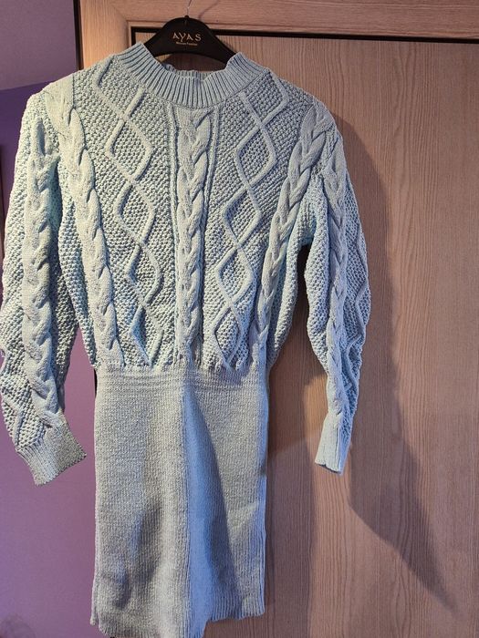 Продавам синя зимна рокля