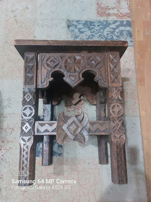 Scaun brancovenesc,secolul trecut,lemn de esenta foarte tare