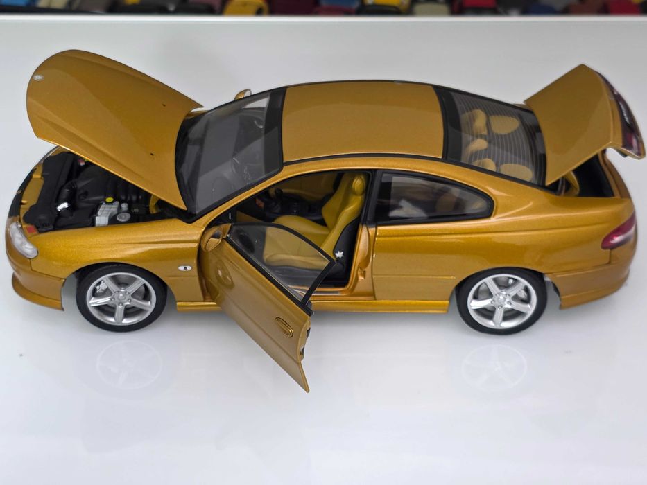 Macheta Auto 1/18 AutoART Holden V8 Commodore Sport Coupe