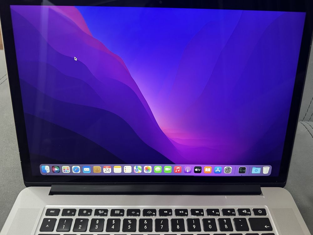Apple MacBook Pro 2015 15’ 2.2 ghz i7 16 Ram