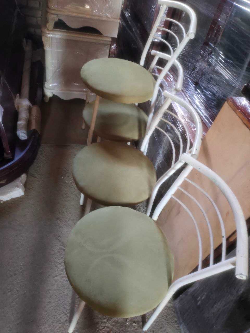 продам стол и стулья