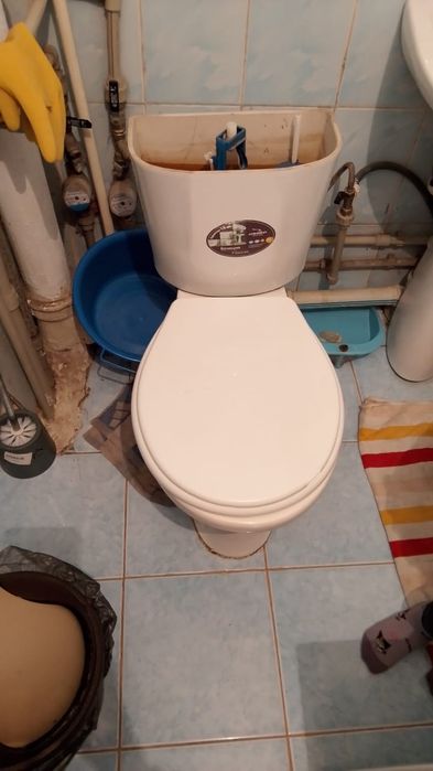 Продам унитаз с бачком для стройтелей