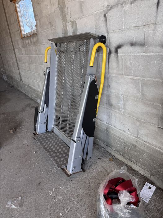 Лифт за инвалидна количка