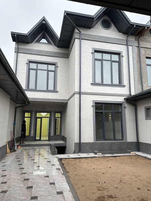 Samarqand Darvoza yangi qurilgan hovli sotiladi.