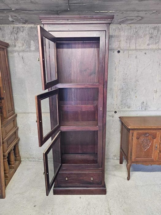 Шкаф/ витрина в стил Рустик