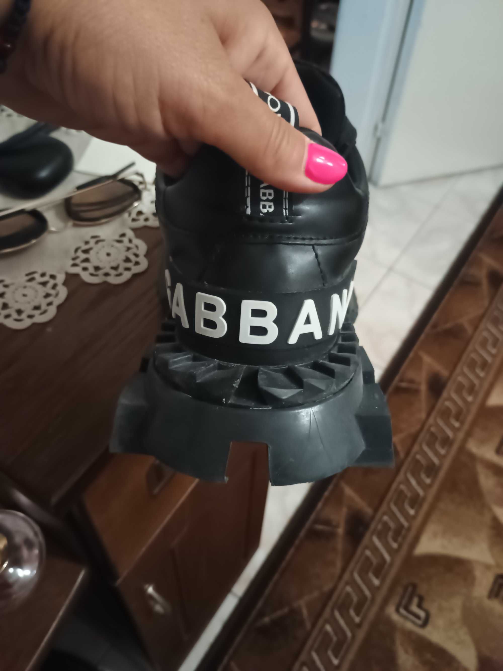 Маратонки dolce and Gabbana,обувани няколко пъти, като нови