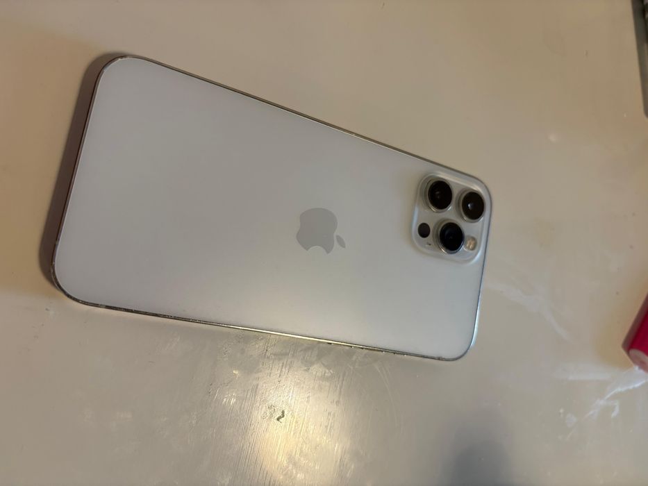 iPhone 12 pro max alb