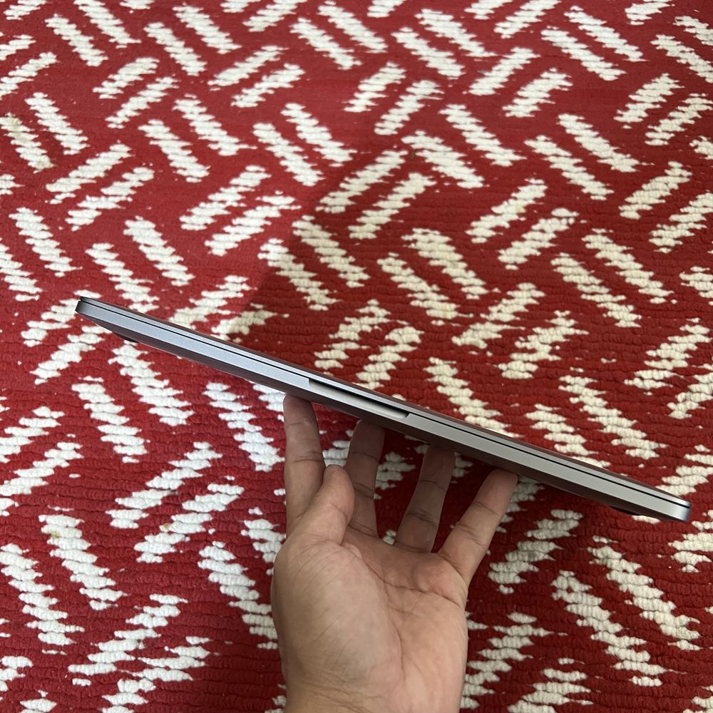 MacBook Pro M1 8/256 95%-81sikl Yangidek holatda obmen bor