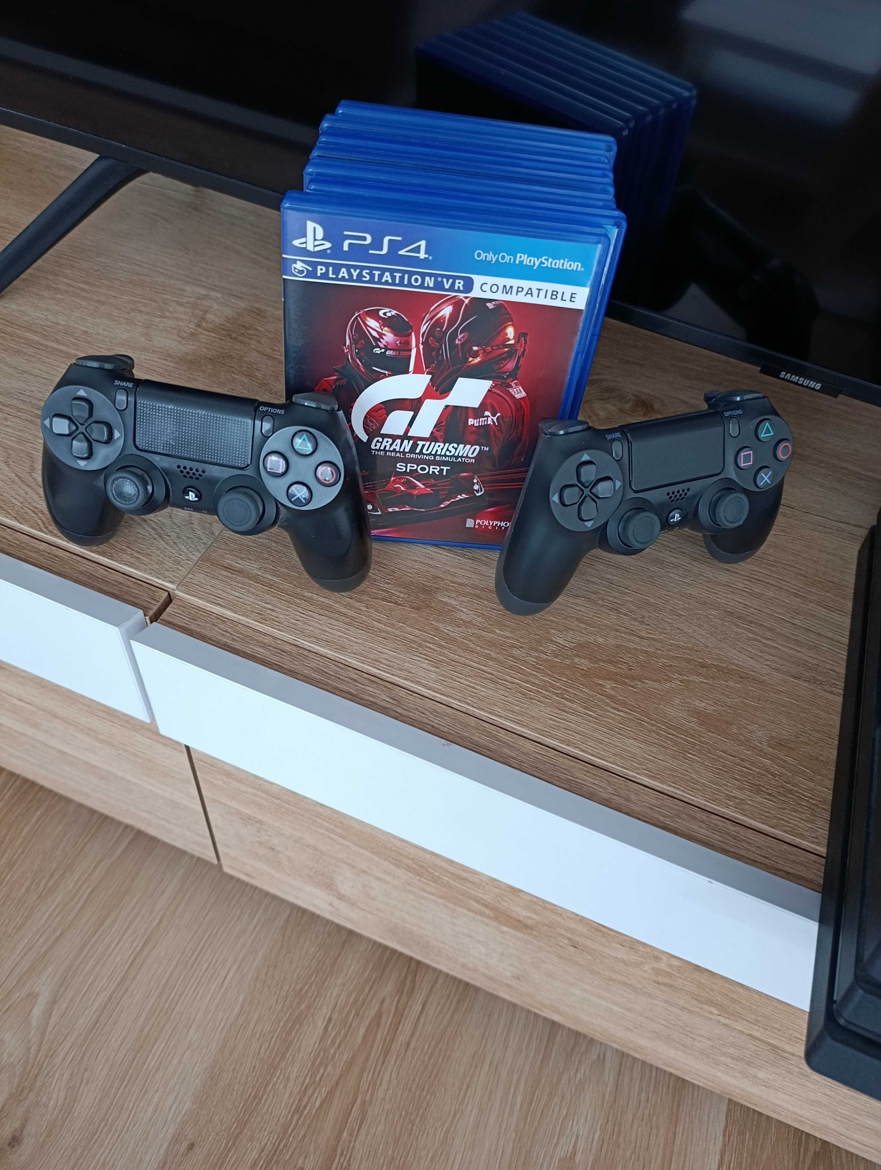 PS4 Pro 1TB + 2бр джойстици + игри