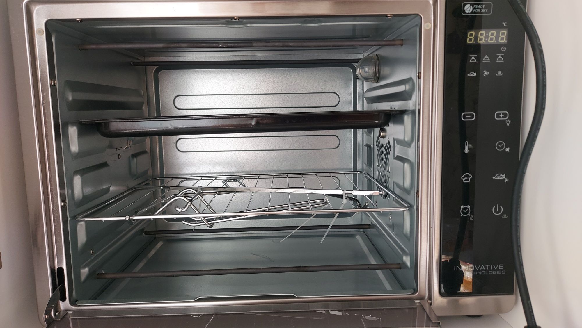 Продам электрическую духовку, совершенно новая.ни разу не пользованная