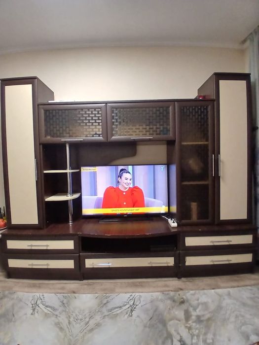 Шкаф-горка для гостиной