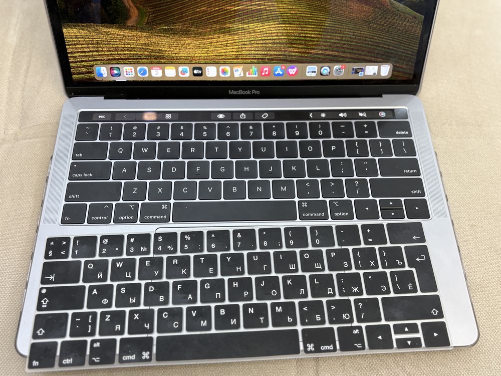 mac book pro 13 touch bar