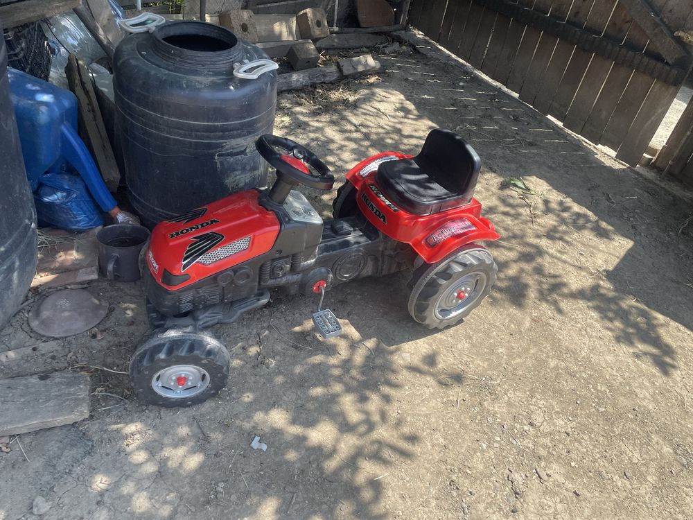 Tractor cu pedale copii