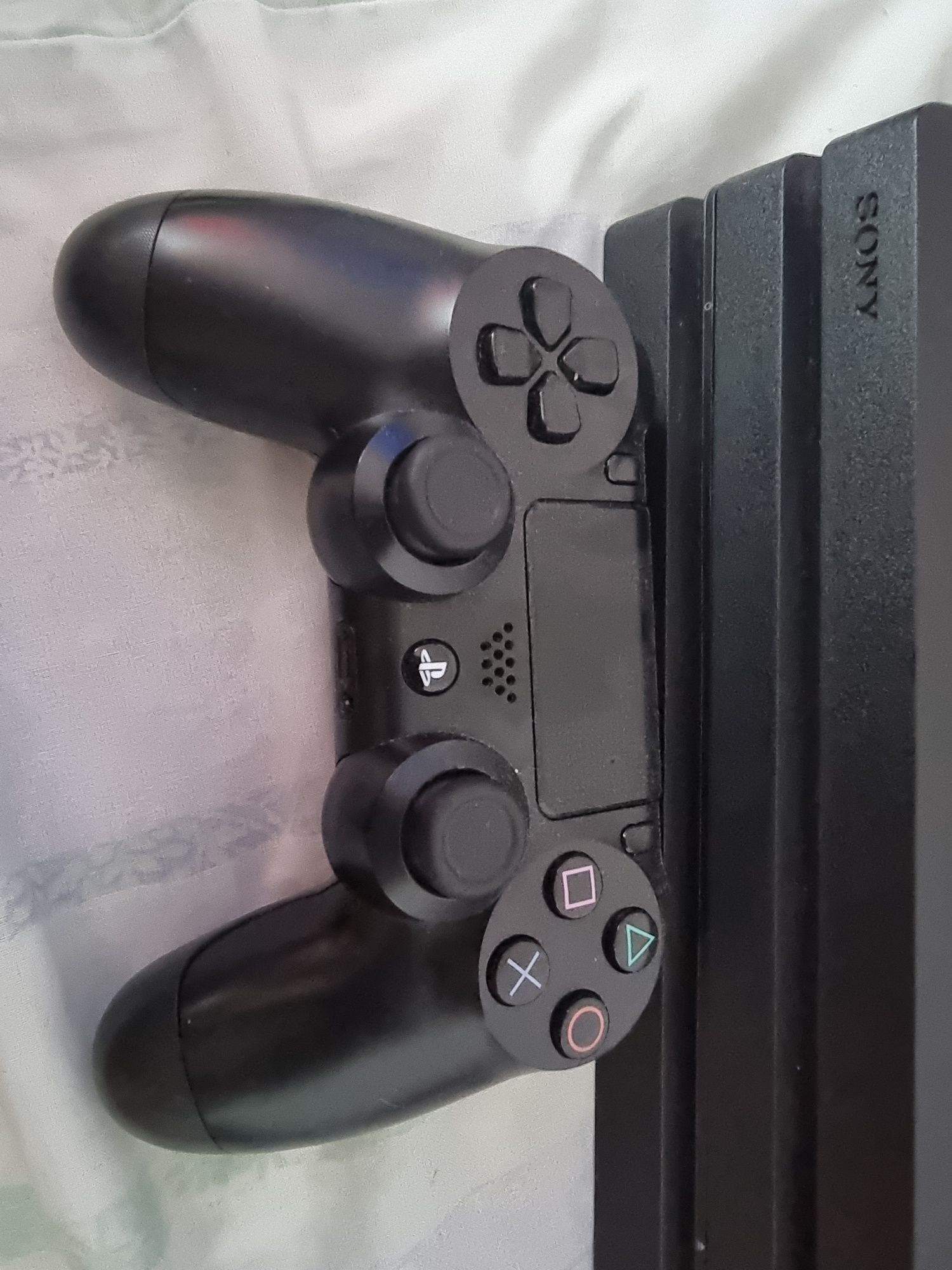 Ps4 Pro cu versiune modabila