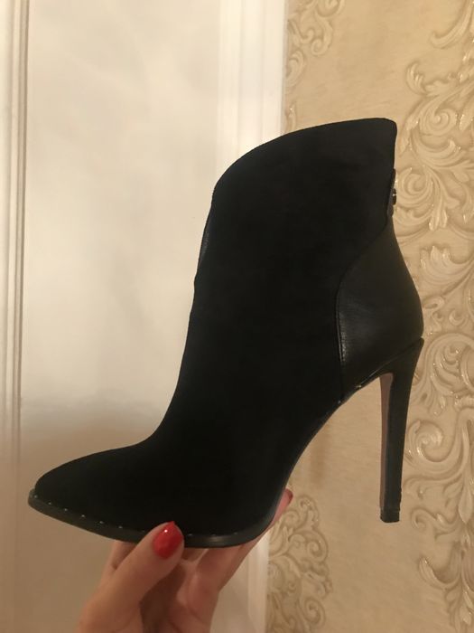 Замшевые полусапожки