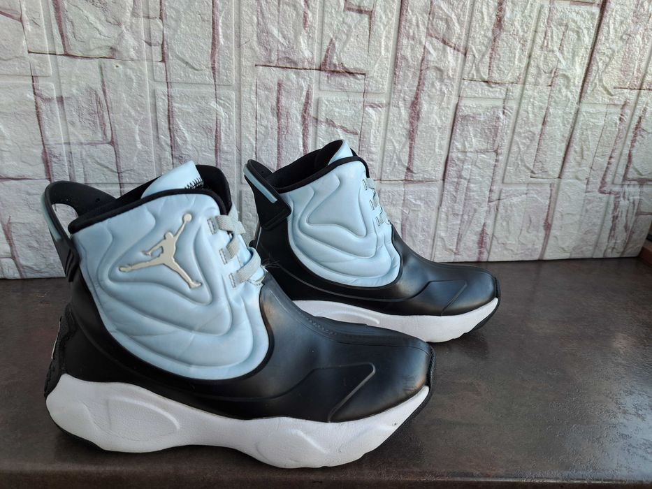 детски ботуши,зимни обувки,боти,апрески,NikeJordan номер35 за момче