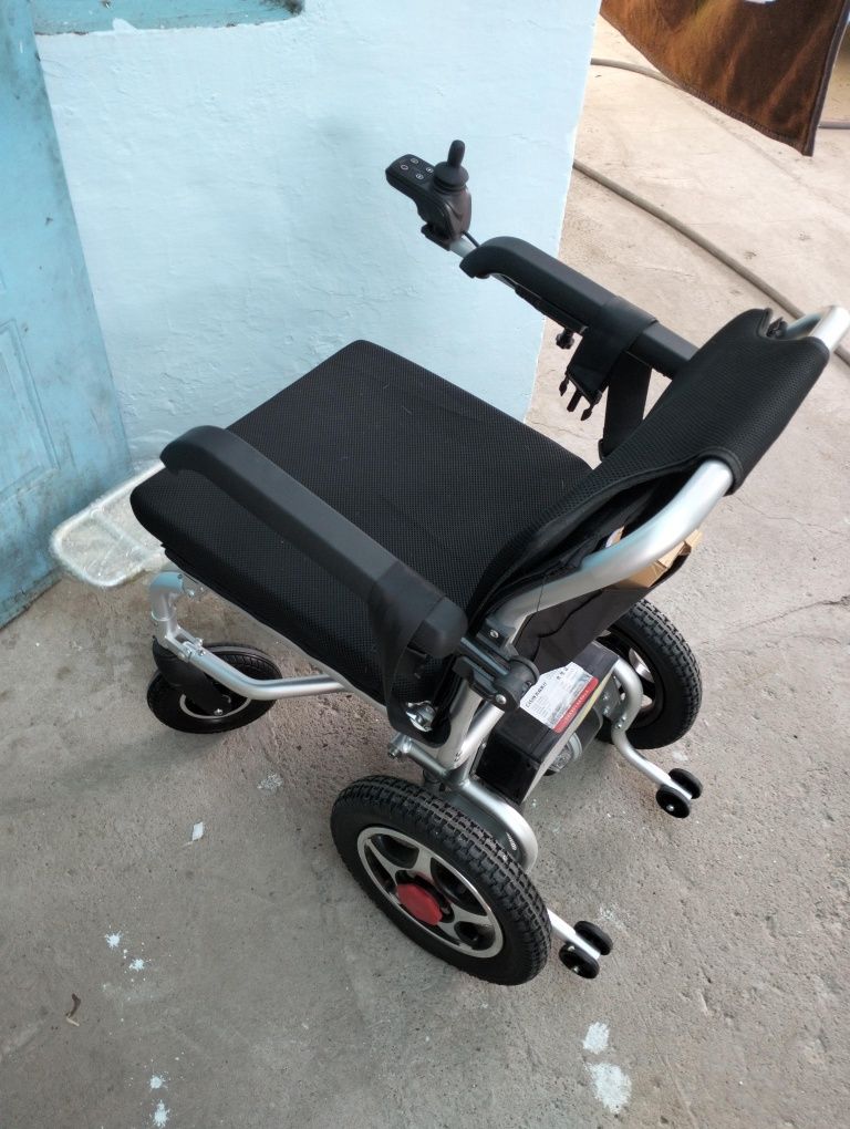 Срочно продам инвалидную электрическую коляску.