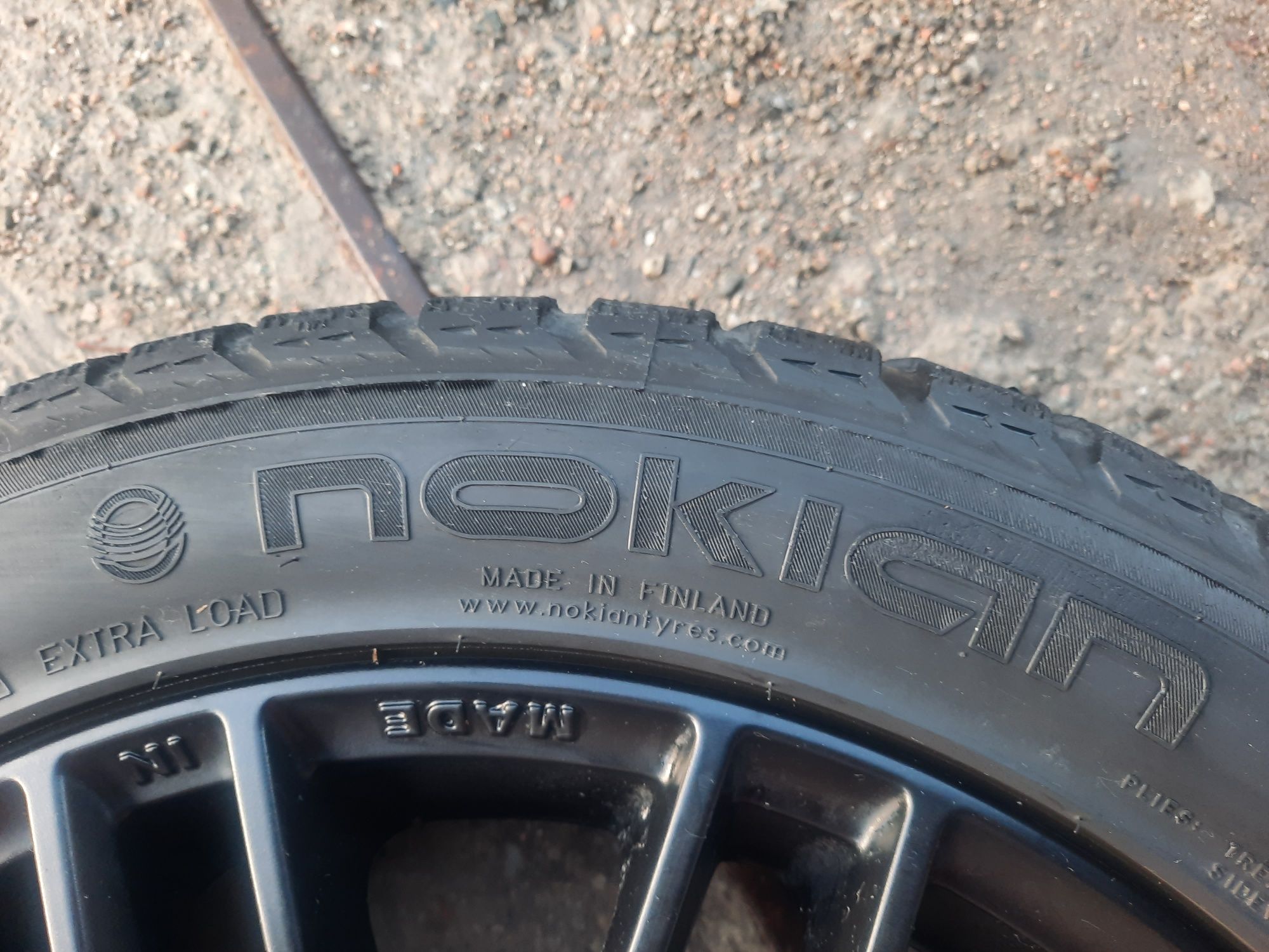 Продам зимнюю резину Nokian Hakapellita с дисками