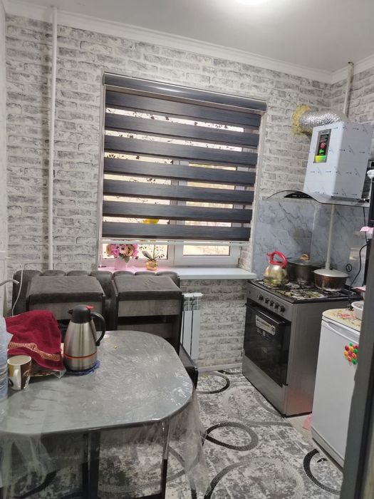 Продаётся 1 ком кв в чирчике 4 мкн 1 этаж не далеко от дороги