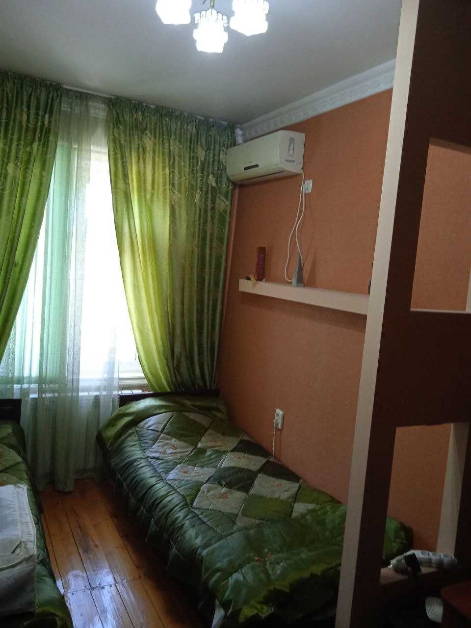 Продаётся своя 2-комнатная квартира, переделанная в 3, Юнусабад-8