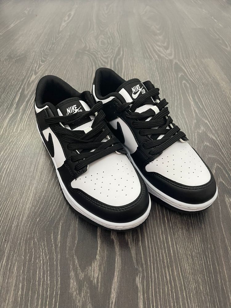 Adidasi NIKE Dunk Low Retro Black / White | Model nou Unisex