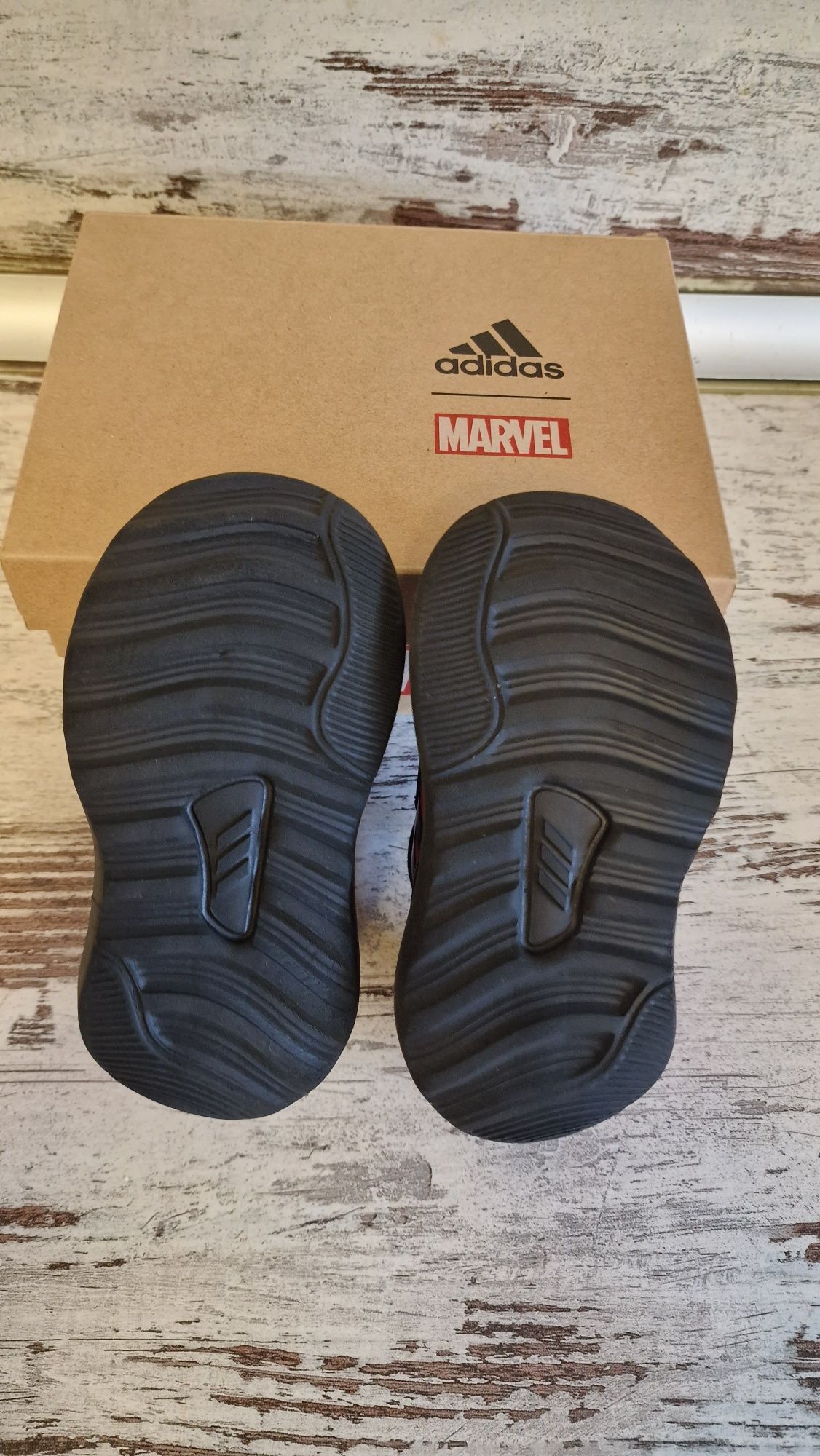 Adidas Marvel маратонки за бебе / детски