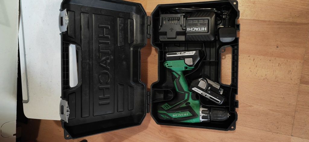 Продавам Винтоверт Hitachi DV 18DGL в отлично състояние