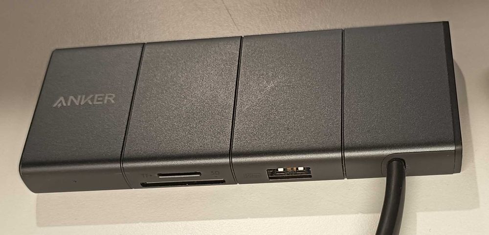 MacBookPro 16, i7, 32GB RAM + accesorii -perfect estetic si functional