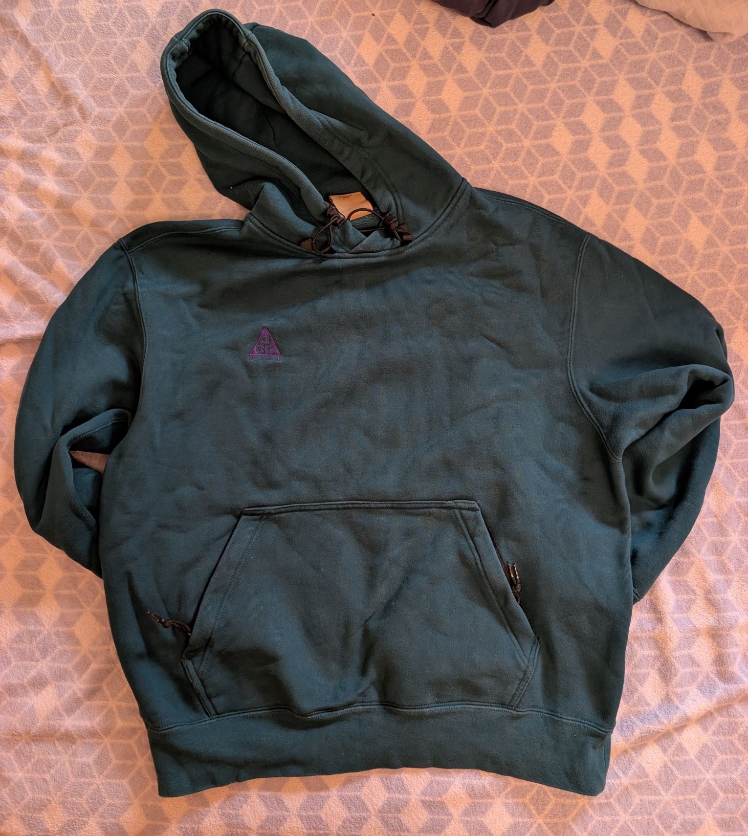 Nike ACG Hoodie .