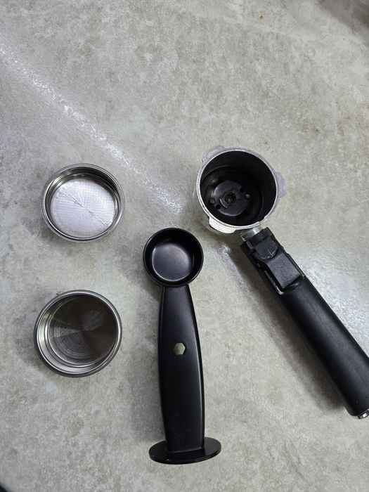 Polaris Кофеварка рожковая PCM 1535E Adore Cappuccino