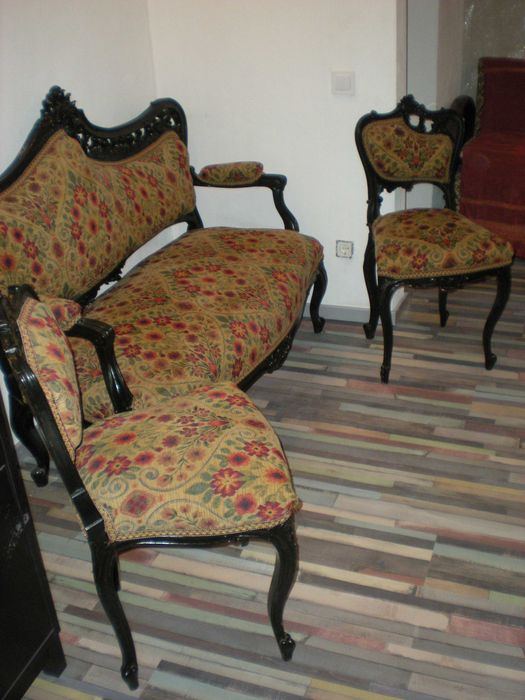 Set istoric_canapea cu 2 scaune tapitate din lemn sculptat_secol XIX