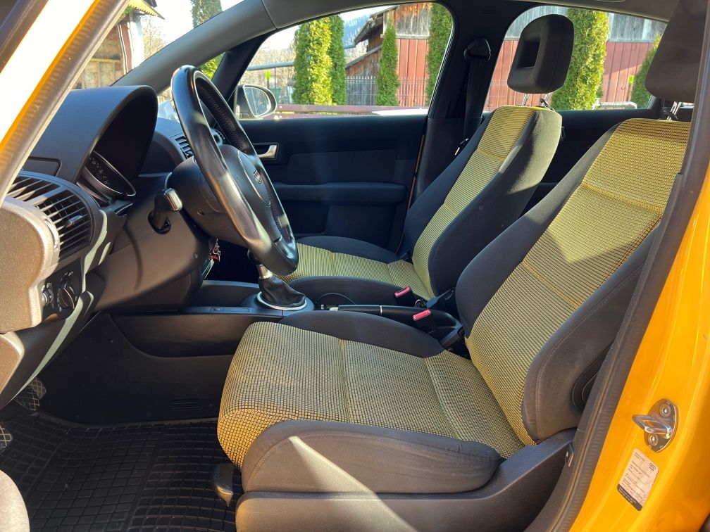 Audi A2 1.6 FSI | 2004 | Benzină | Culoare Galbenă

---

Audi A2