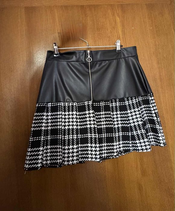 Черна къса пола С/М