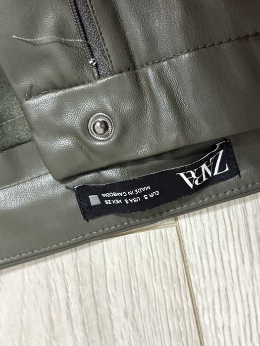 Pantaloni de piele Zara mar S