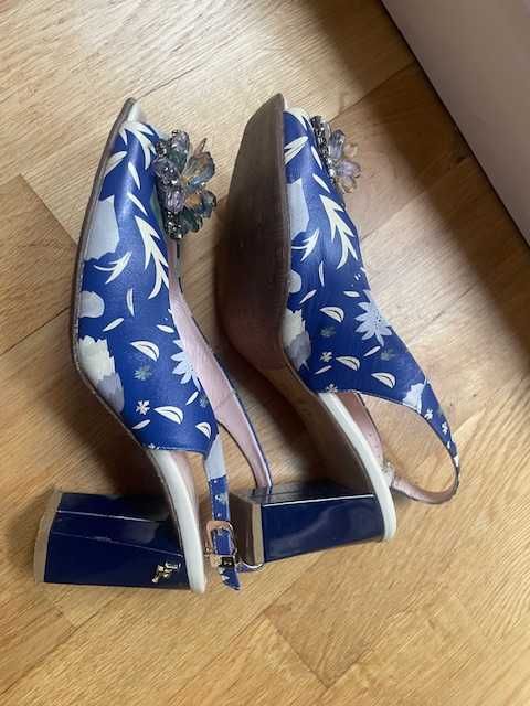 Летни (италиански) дамски сандали, флорален десен с ефектен орнамент