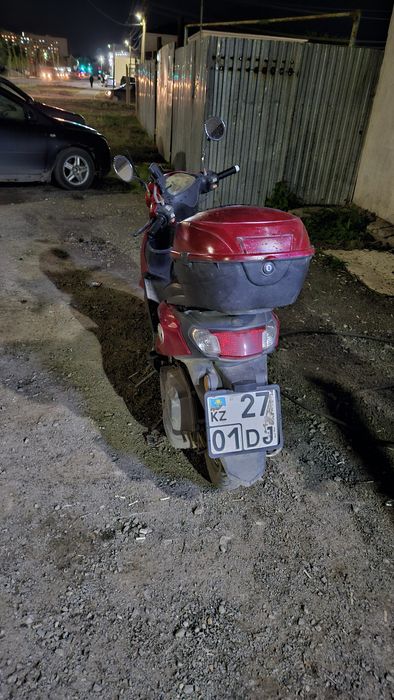 Продам скутер на ходу jog