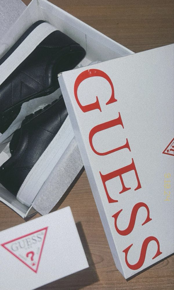 Нови обувки Guess