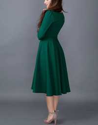 Женское платье зелёного цвета