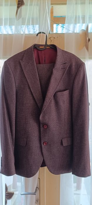 Costum bărbați Polim Pier maro – Sacou,Pantalon, Cravată și batistă