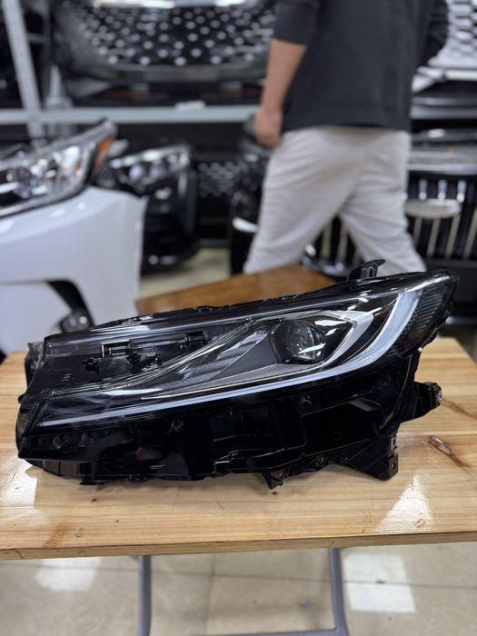 Продаи передние фары камри 80 camry.