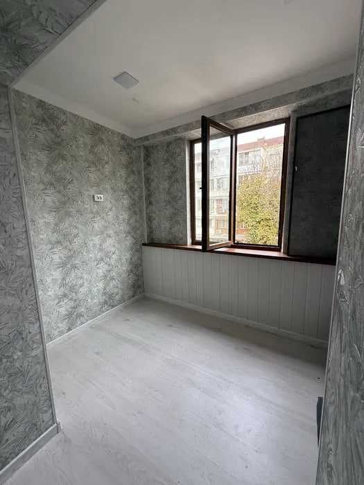 Продаётся квартира Юнусабад10 1 ком 45 м2 балкон 2х6 чистим ремонтом