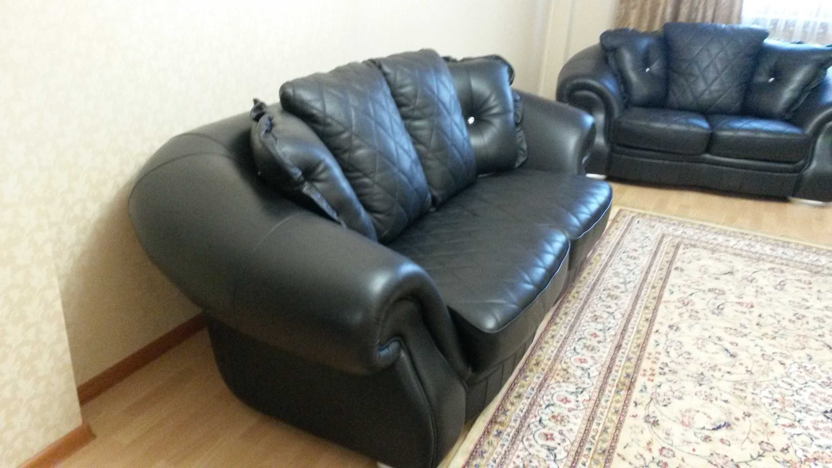 По цене 1 два кожаных диван-кровати, Италия