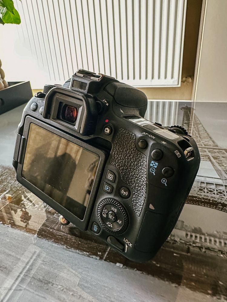 Canon EOS 77D + Obiective
