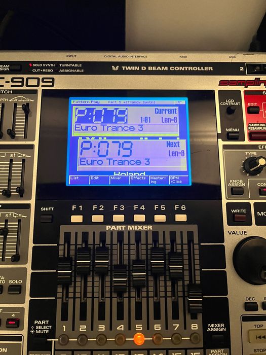 Roland MC909 Groovebox + SRX-05 Expansion stare foarte buna