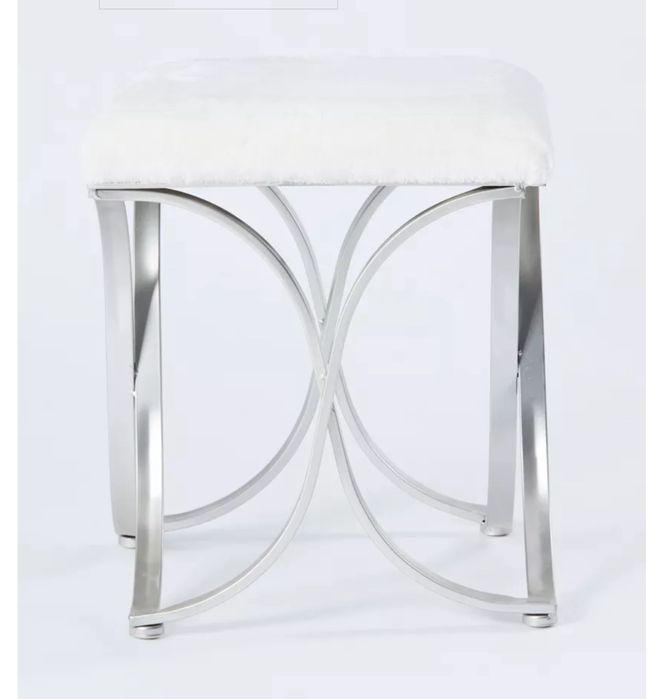Нова бляскава табуретка - бял плюш и метал