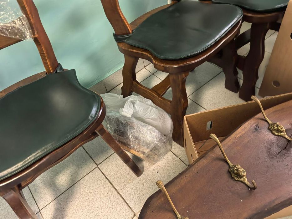 4 масивни Стола от екзотично дърво