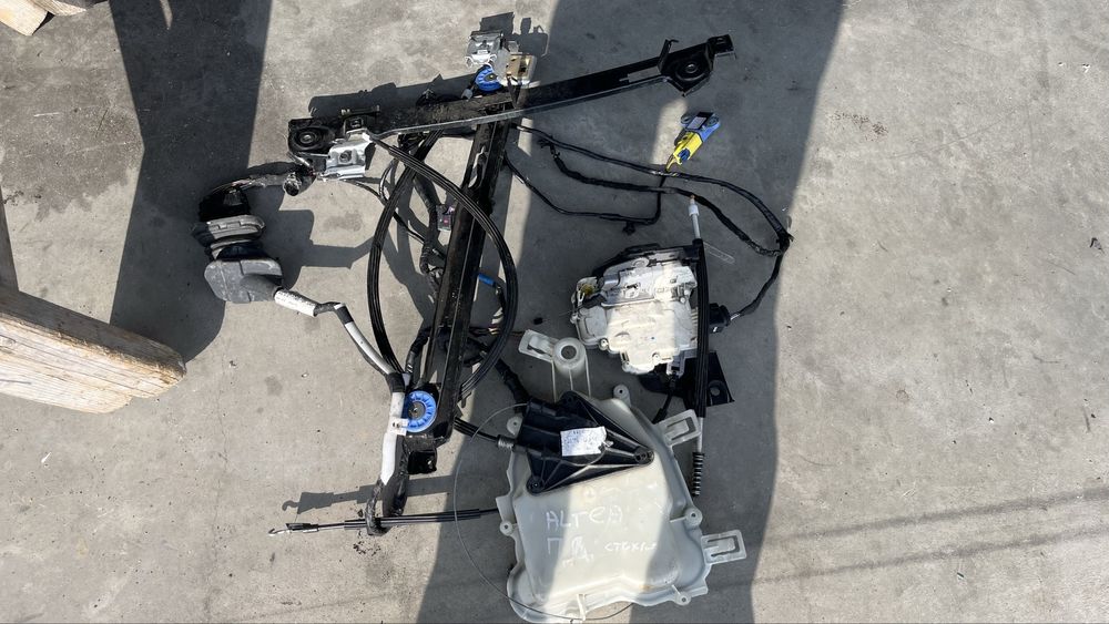 Seat Toledo 3 механизъм преден ляв стъклоповдигач