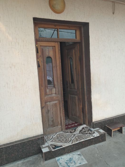 Eshik deraza yechib qoyilgan