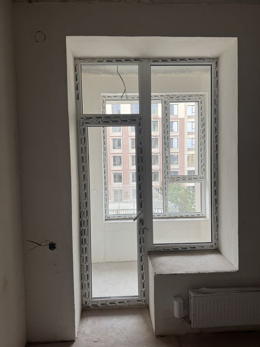 Пластиковые окно с дверью Рехау