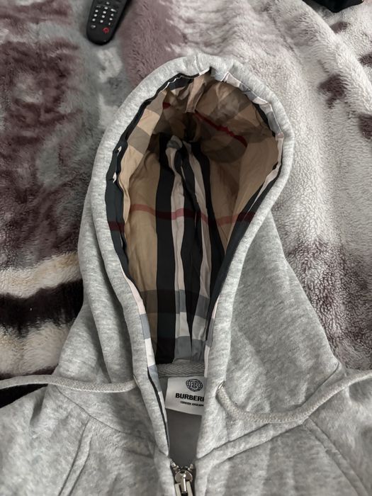 Hanorac burberry marimea M ( fit S )